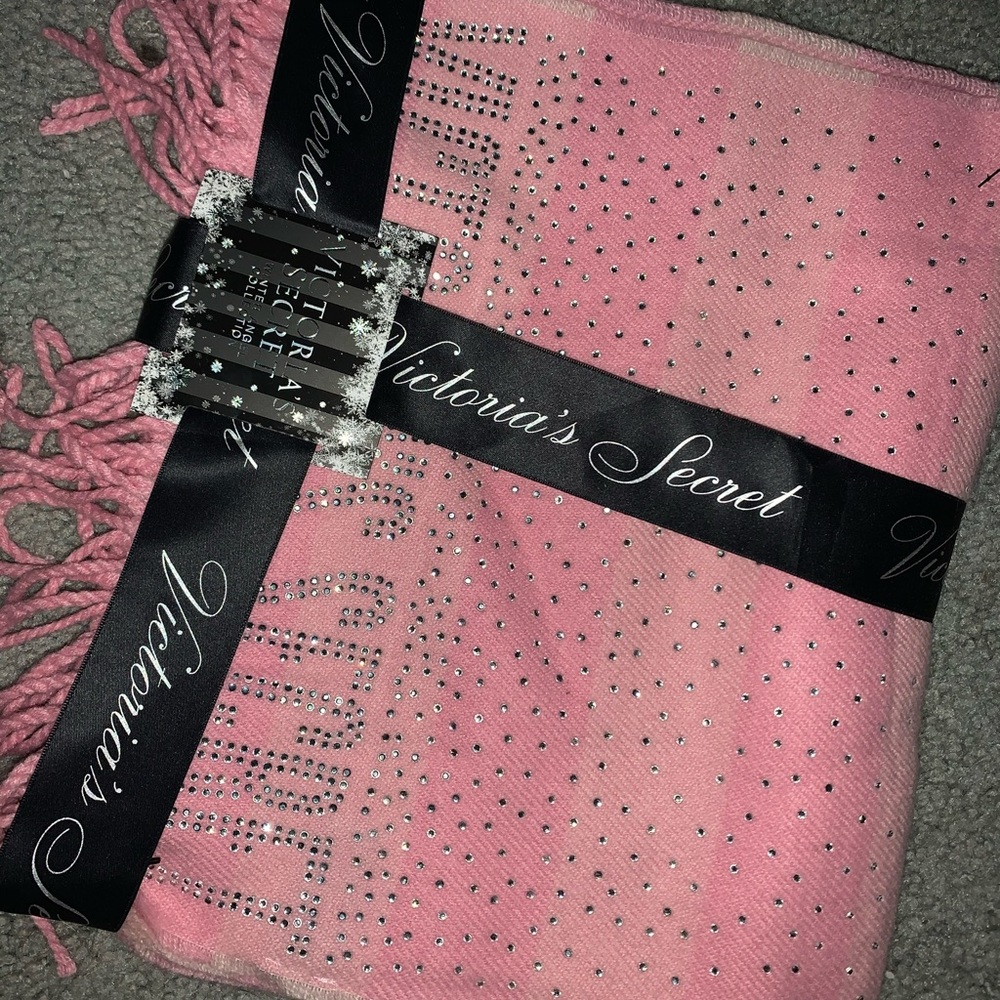 Victoria’s Secret scarf